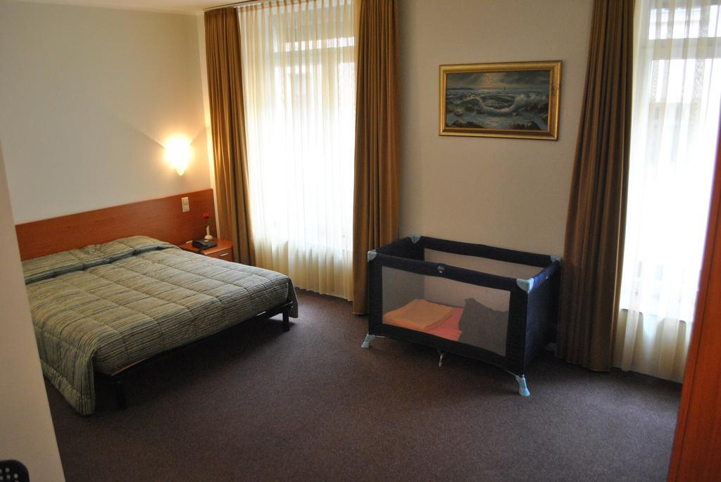 Auberge Gaglioti Luxembourg Room photo